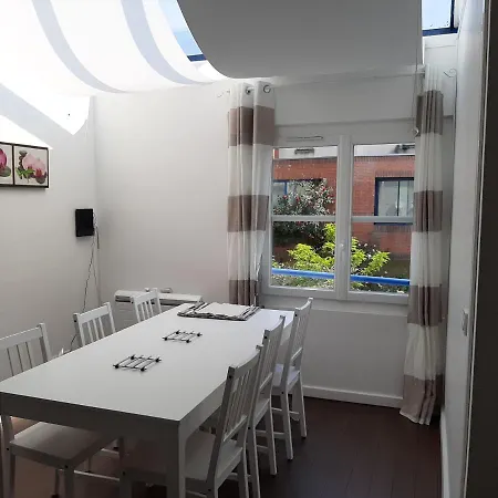 Pratique Et Calme Dans Centre De Evry Habitación en casa particular Courcouronnes