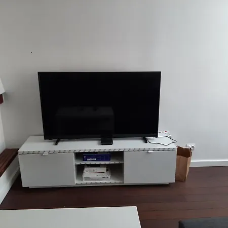 Pratique Et Calme Dans Centre De *